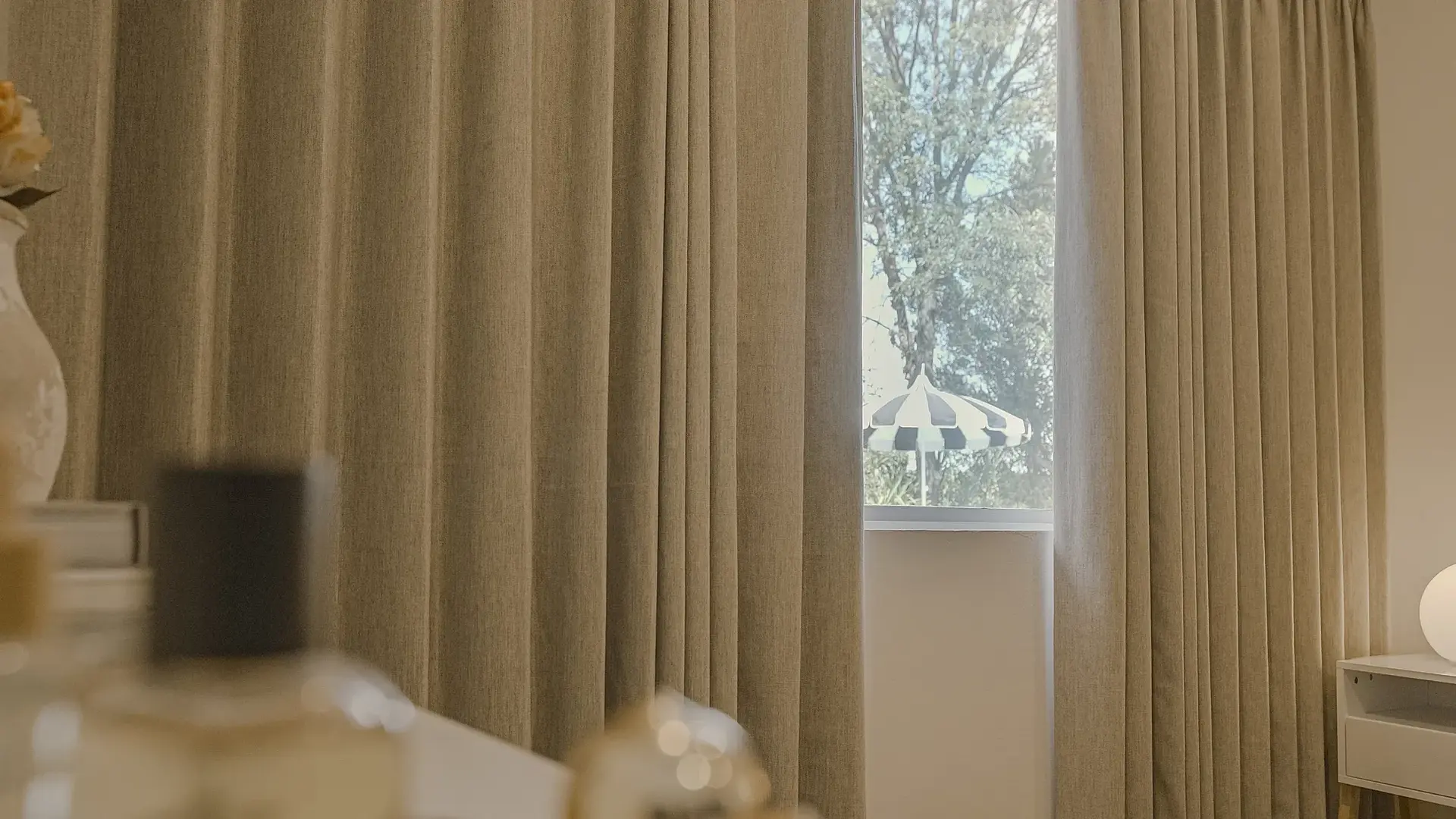 4 Benefits of Room Darkening Shades