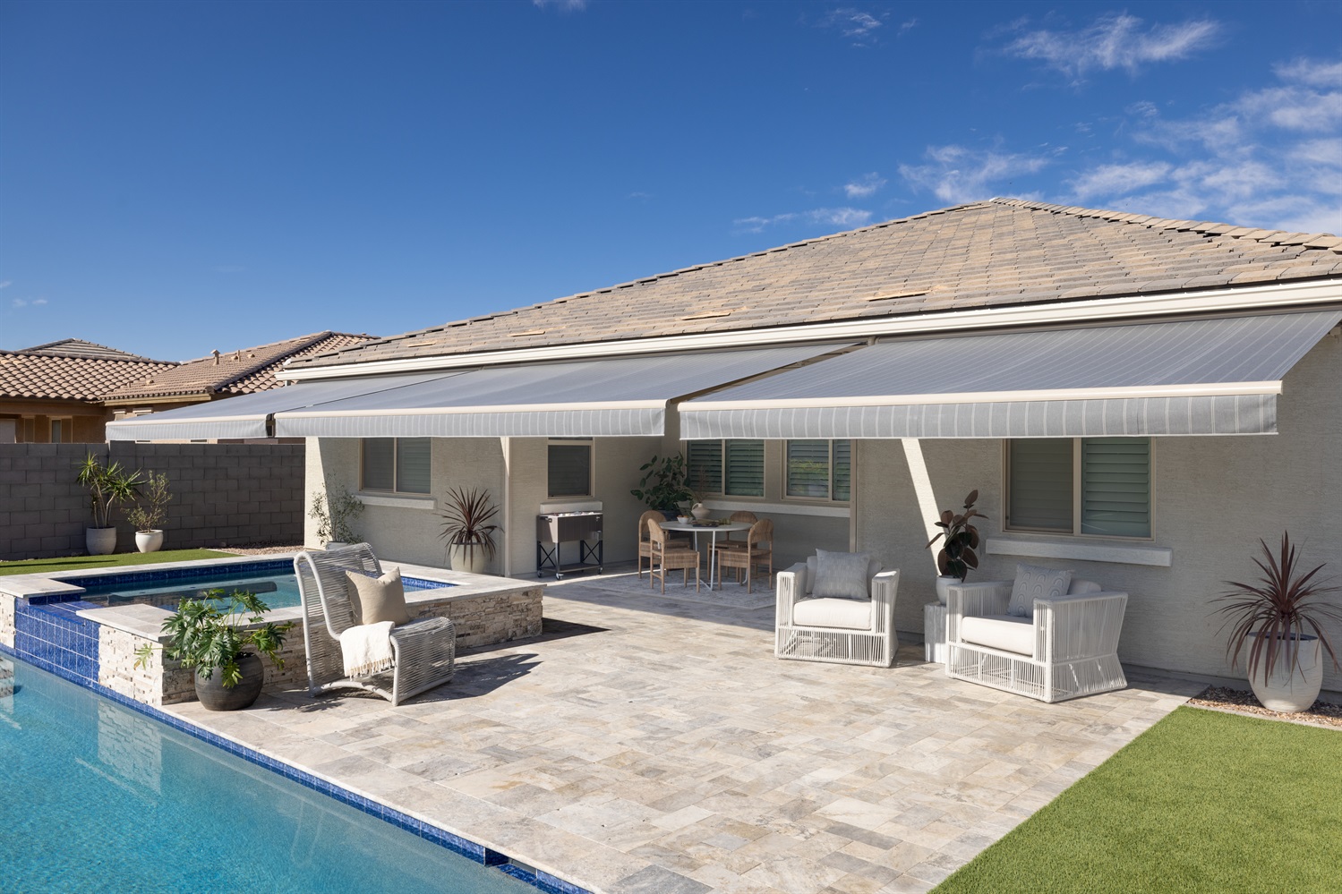 3db2411_m5_outdoor_awning-screen_v3-1